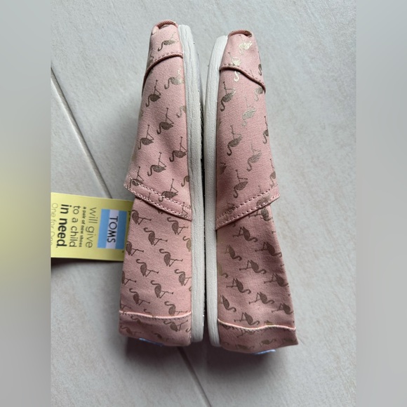 New Pink TOMS with gold flamingos - Picture 2 of 3